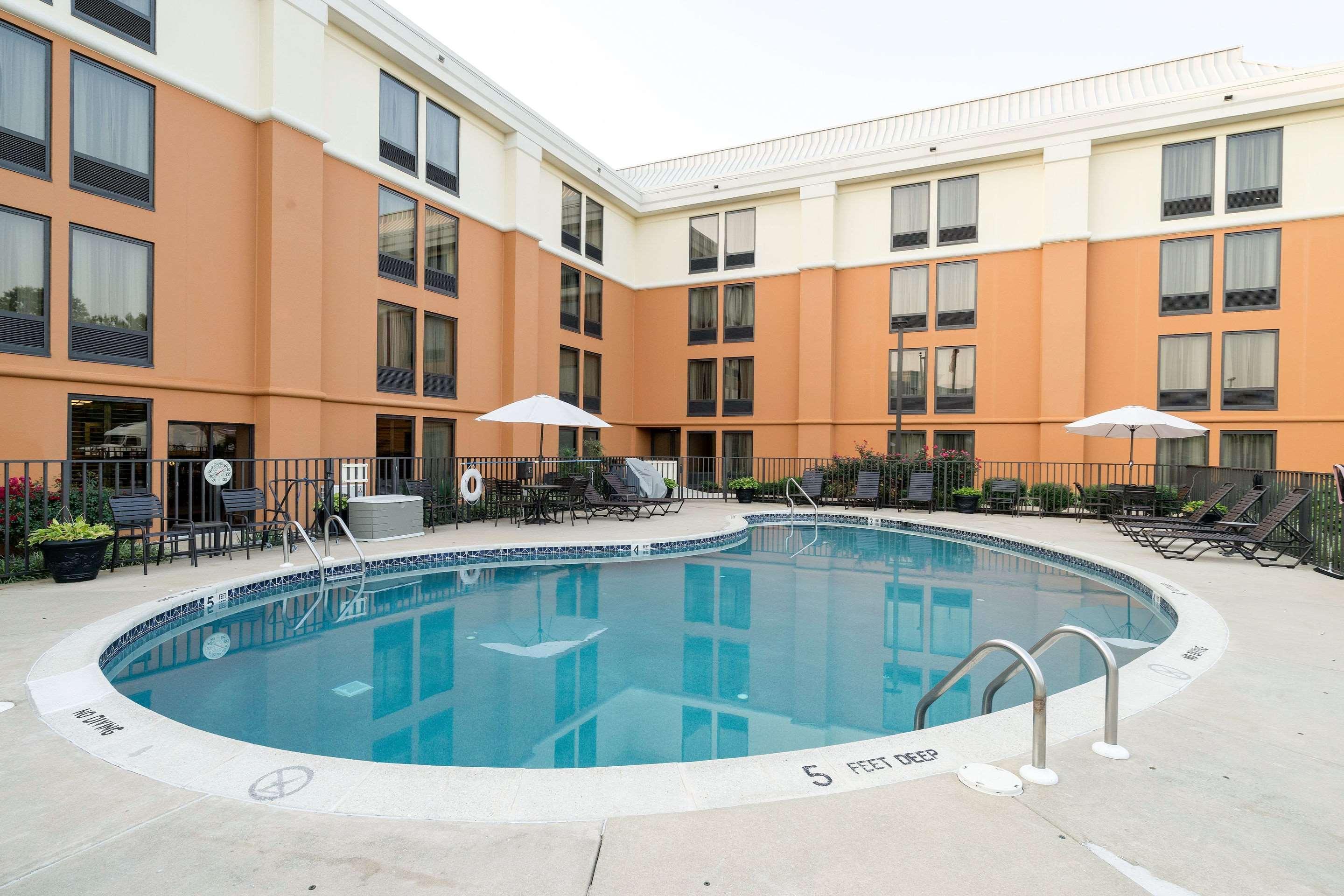 Comfort Inn & Suites Newark - Wilmington Exterior photo